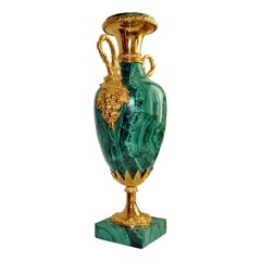 Настольная ваза из камня малахит «Татьяна» для стильного интерьера