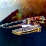 Подарочный нож «Медведь» украшенный в стиле мастеров Златоуста в подарочном футляре