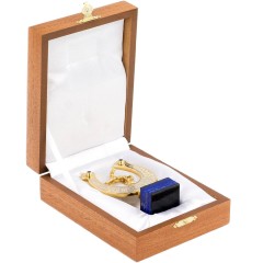 Настольный сувенир «Подкова на счастье» с лошадкой на камне лазурит в подарок для близких