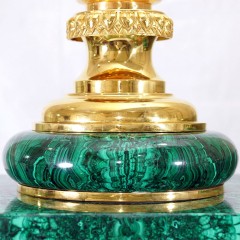 Большая напольная ваза из камня малахит «Пьедестал» для стильного интерьера кабинета