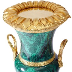 Большая напольная ваза из камня малахит «Пьедестал» для стильного интерьера кабинета