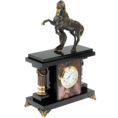 Каминные часы «Конь с попоной» из натурального камня яшма