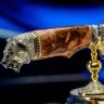 Коллекционный нож на подставке «Владыка Тайги» с головой медведя на рукояти из карельской берёзы