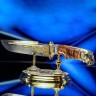 Коллекционный нож на подставке «Владыка Тайги» с головой медведя на рукояти из карельской берёзы