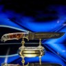 Коллекционный нож на подставке «Владыка Тайги» с головой медведя на рукояти из карельской берёзы