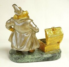 Сувенир «Медведь с сундуком» с золочением