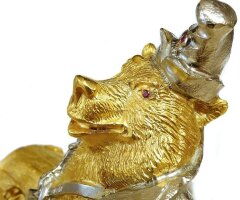 Сувенир «Медведь с сундуком» с золочением