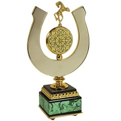 Сувенирная подкова с лошадкой на часах «На счастье» из малахита