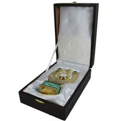 Сувенирная подкова с лошадкой на часах «На счастье» из малахита