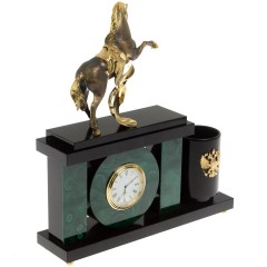 Каминные часы «Конь с попоной» из натурального камня малахит в подарок начальнику
