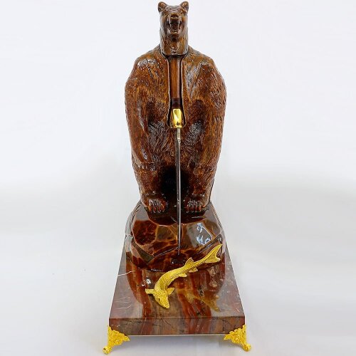 Коллекционный нож «Медведь на охоте» с резной фигурой на подставке из яшмы