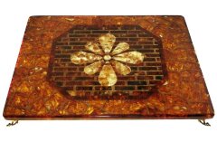 Чайный столик из янтаря