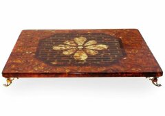 Чайный столик из янтаря