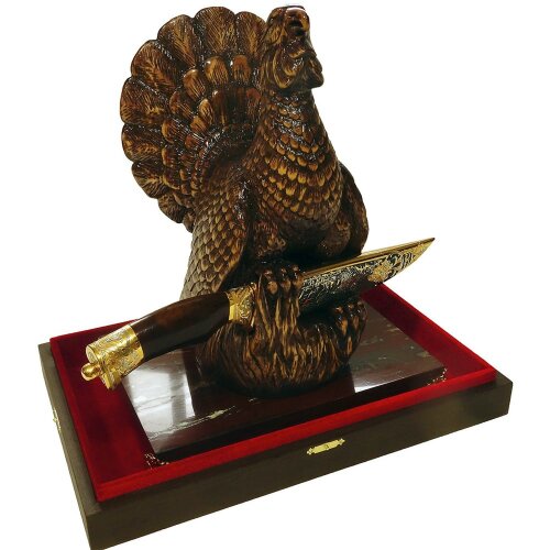 Подарочный нож «Глухарь» с резной фигурой на подставке из яшмы