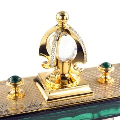 Каминные часы с подсвечниками «Уралочка» из малахита с позолоченным декором