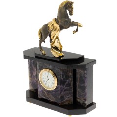 Настольные часы «Конь с попоной» из натурального камня флюорит в подарок коллегам