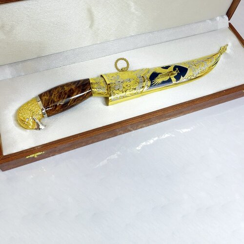 Сувенирный нож «Орлиный глаз» в позолоченных ножнах