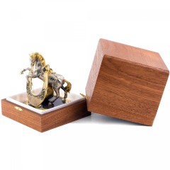 Настольный сувенир подкова с лошадью «На счастье» на агате в подарок партнёрам