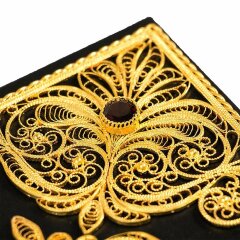 Позолоченный «Коран» с гранатами