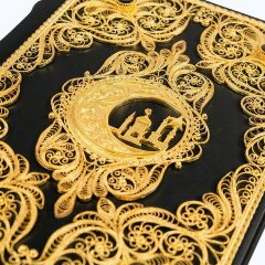 Позолоченный «Коран» с гранатами