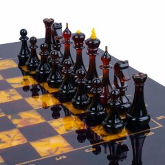 Подарочные шахматы «Антик» из массива дуба и янтаря
