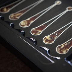 Подарочные нарды «Конь» из морёного дуба и янтаря