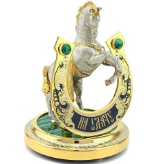 Сувенирная подкова с лошадью «На удачу» на малахит в подарок подруге