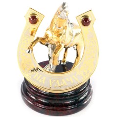 Сувенир лошадь с подковой «На удачу» на яшме — подарки на Новый год