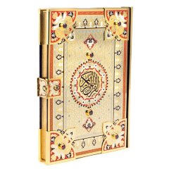 Украшенная книга «Коран» с чётками на арабском языке