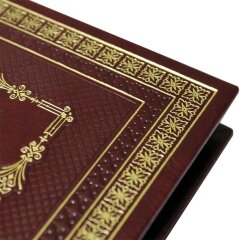 Иллюстрированная книга «История холодного оружия: корды, кинжалы, ножи, штыки»