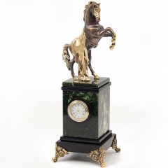 Настольные часы «Конь с попоной» из натурального камня нефрит в подарок друзьям