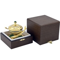 Позолоченная икорница с крышкой «Два Осетра» на подставке из камня малахит