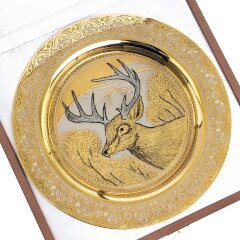 Декоративная тарелка «Олень» с позолотой в деревянном футляре