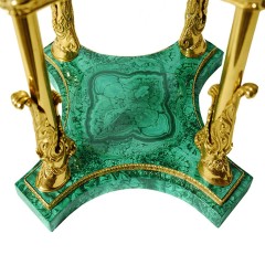 Круглый малахитовый стол «Антик» из натурального камня для интерьера дома