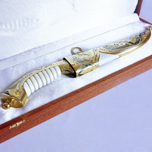 Коллекционный нож «Султан» с белой рукоятью в позолоченных ножнах