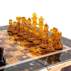 Складной шахматный ларец «Европа» с фигурами из янтаря