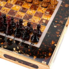 Складной шахматный ларец «Европа» с фигурами из янтаря