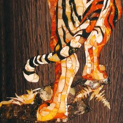 Подарочные нарды «Тигр» из морёного дуба с инкрустацией янтарём