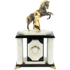 Настольные часы «Конь с попоной» из натурального камня мрамор в подарок сотрудникам