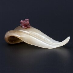 Нефритовая статуэтка ручной работы «Лягушка» на листе