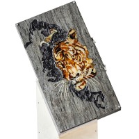 Подарочные нарды «Тигр» из карельской берёзы и янтаря