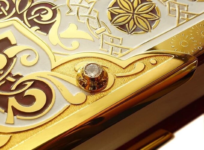 Подарочная книга «Новый завет» в позолоченном окладе