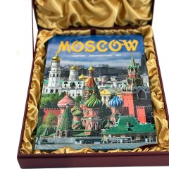 Подарочная книга с сувенирной тарелкой «Moscow» — уникальные издания на английском и других языках