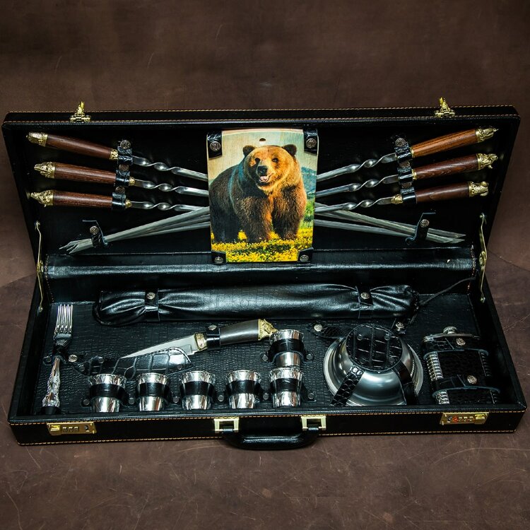 Подарочный набор для пикника «Медведь» в кожаном чемодане