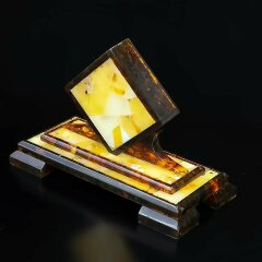 Настольные часы из янтаря «Ромб» для рабочего стола
