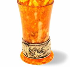 Стопка из янтаря для водки «Охота»
