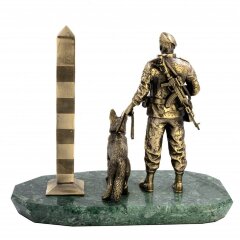 Бронзовая статуэтка «Пограничник с собакой» на камне (змеевик)