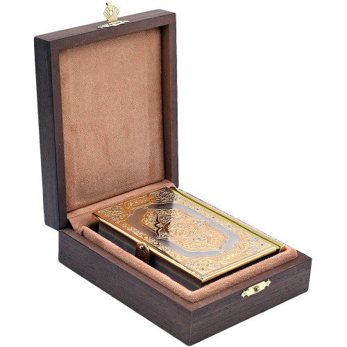 Подарочное издание книги «Коран» в подарок мусульманину