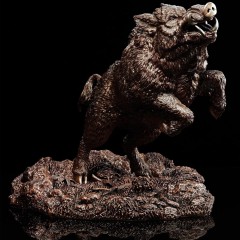 Скульптурная композиция дикого кабана «Крепкий секач» из бронзы в подарок охотнику