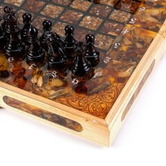 Складной шахматный ларец «Классик» с фигурами из янтаря